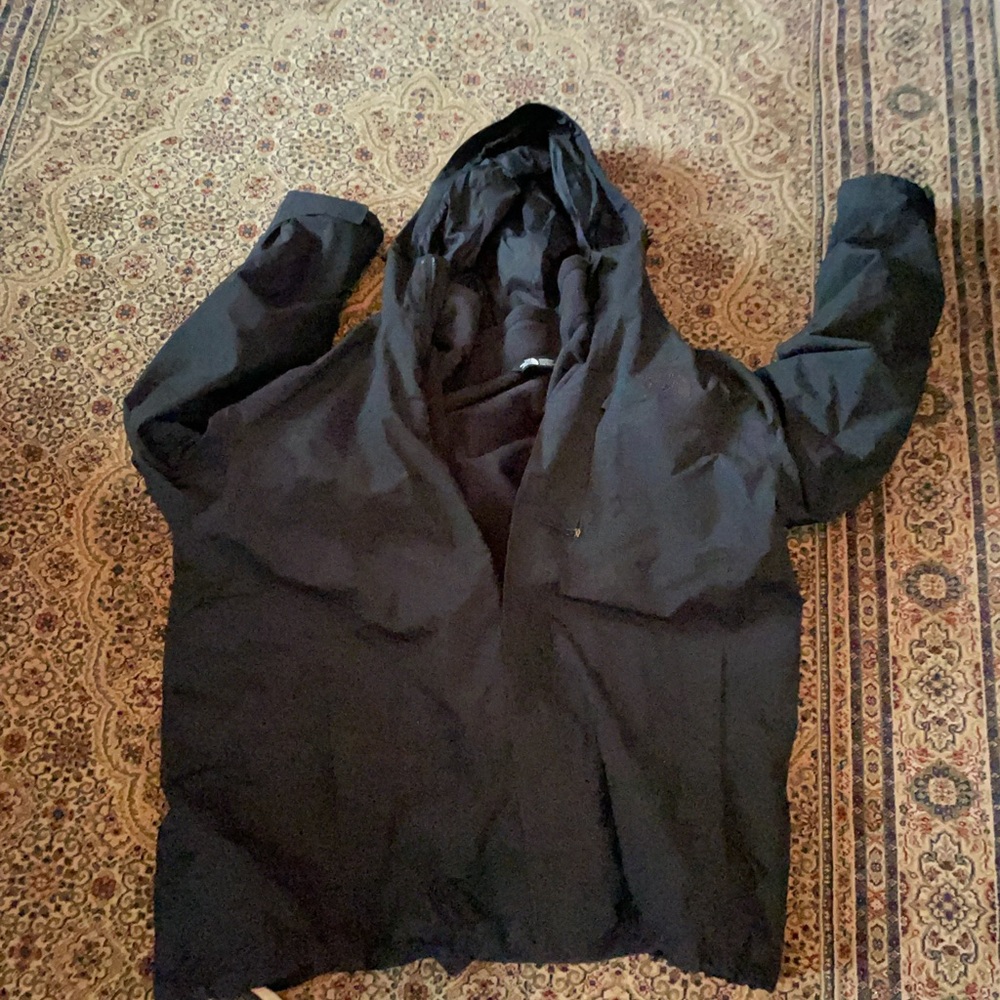 North Face xxl like new coat.  Detachable lining but hood is part of coat.